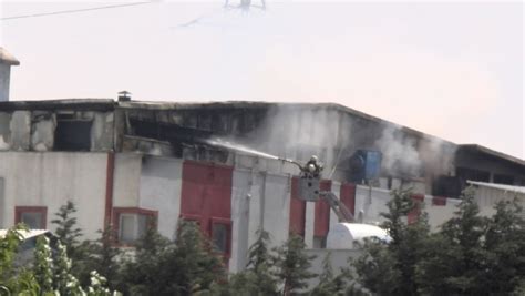 H­a­t­a­y­­d­a­ ­f­a­b­r­i­k­a­ ­y­a­n­g­ı­n­ı­:­ ­G­ö­k­y­ü­z­ü­n­ü­ ­d­u­m­a­n­ ­k­a­p­l­a­d­ı­